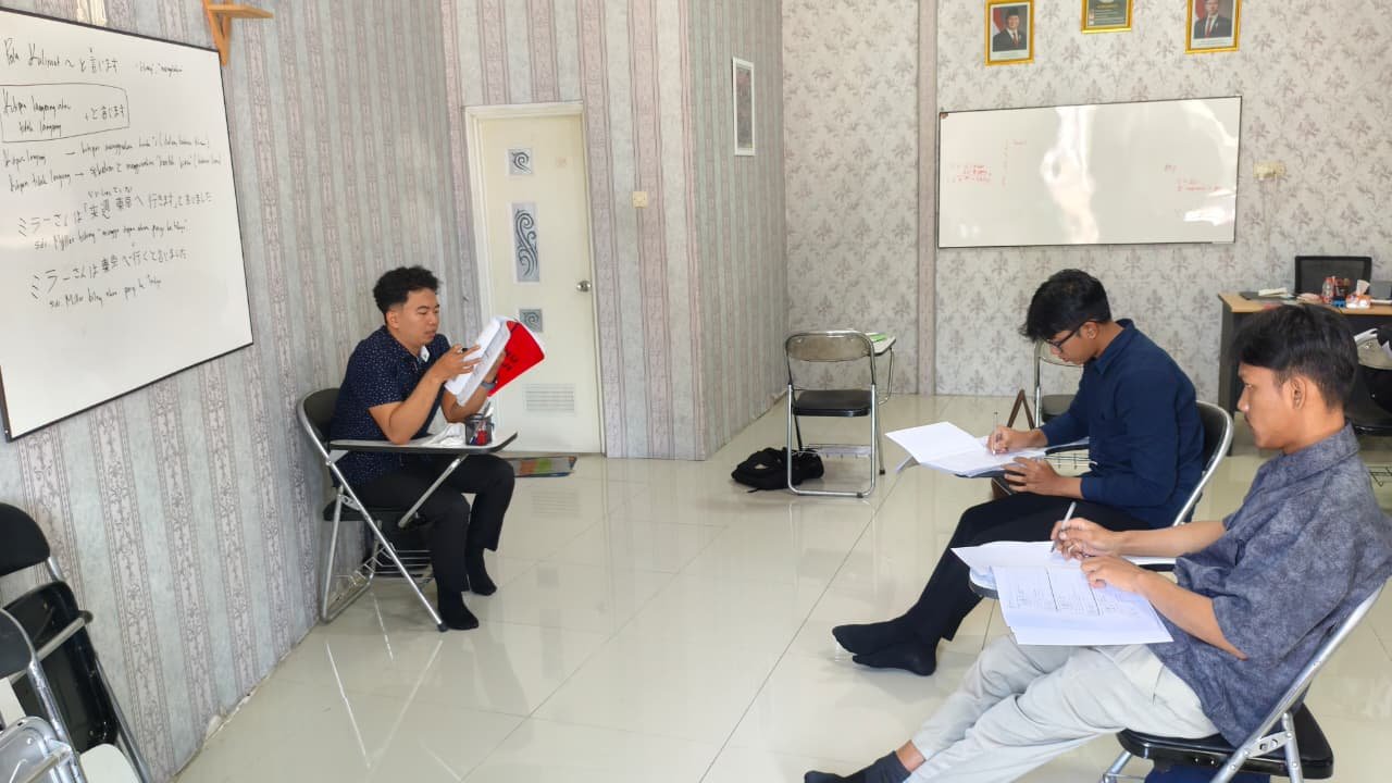 JLPT N4 atau JFT-Basic A2: Mana yang Paling Tepat untuk Tokutei Ginou? 